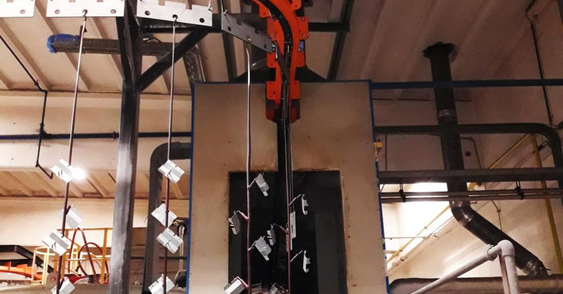 power and free, dropsecties, kettingbanen, kettingbaansysteem, monorailsysteem, GIS-takels, cleantrack, bovenloopkranen, zwenkkranen, intern transportsysteem, traversekranen, verdeelbrug, spuitrobots, peodercoatingstraat, poedercoatcabine, moffelovens, baden